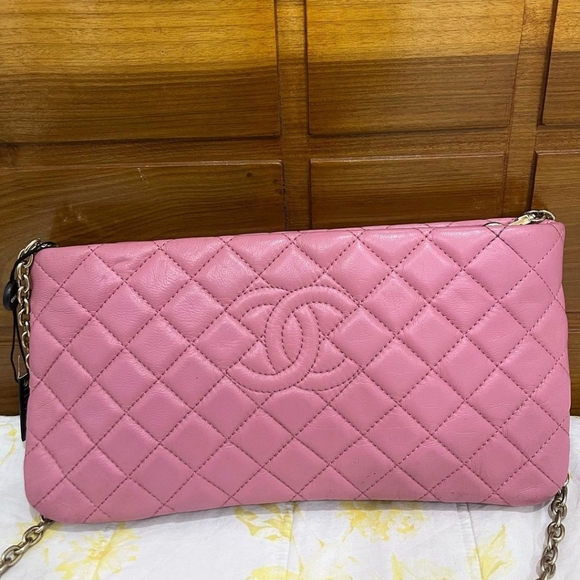Pink Chanel cavier leather linked chain sling - Picture 2 of 9